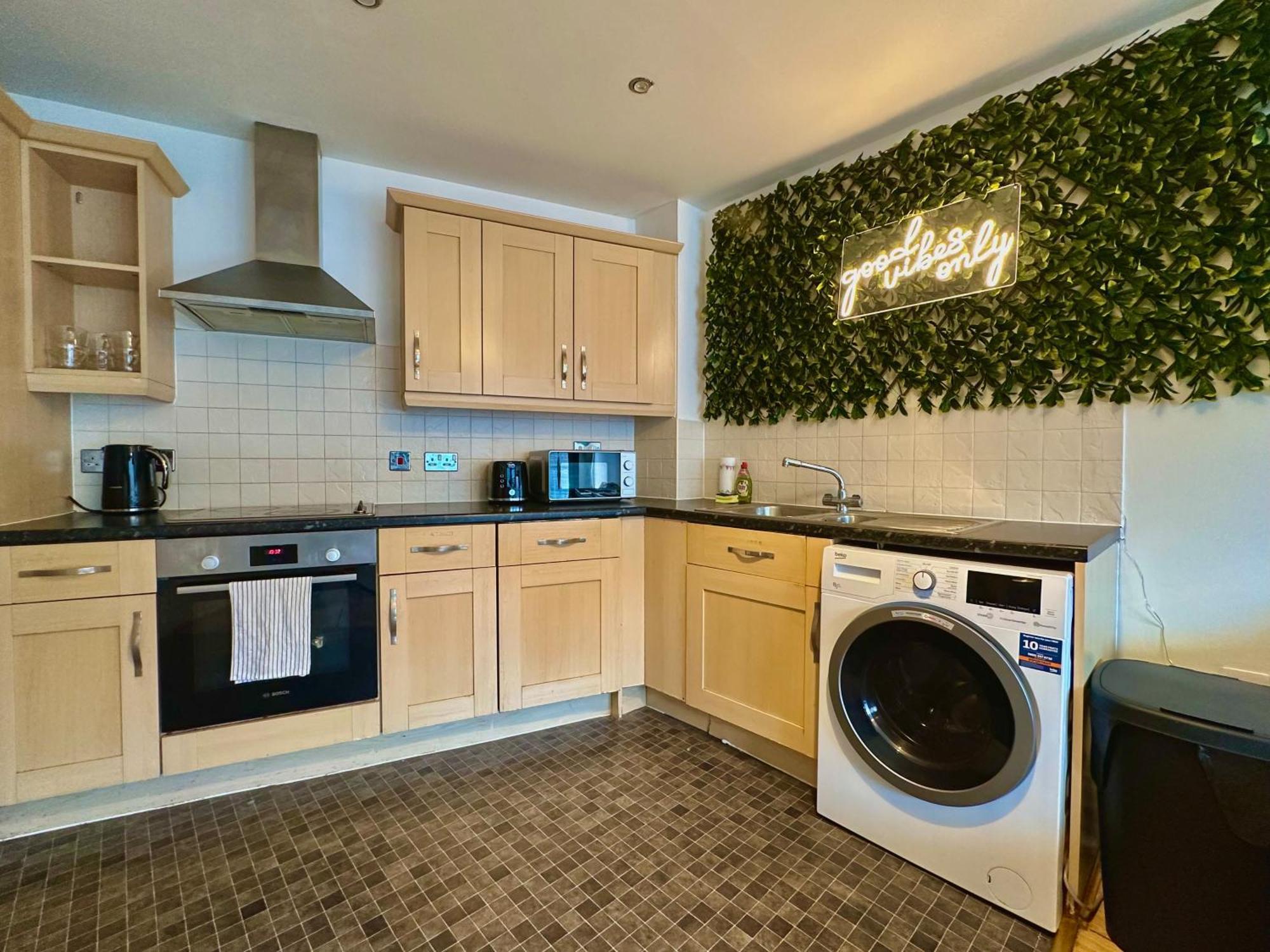 Watford Serviced Apartment, Free Parking, City Centre エクステリア 写真